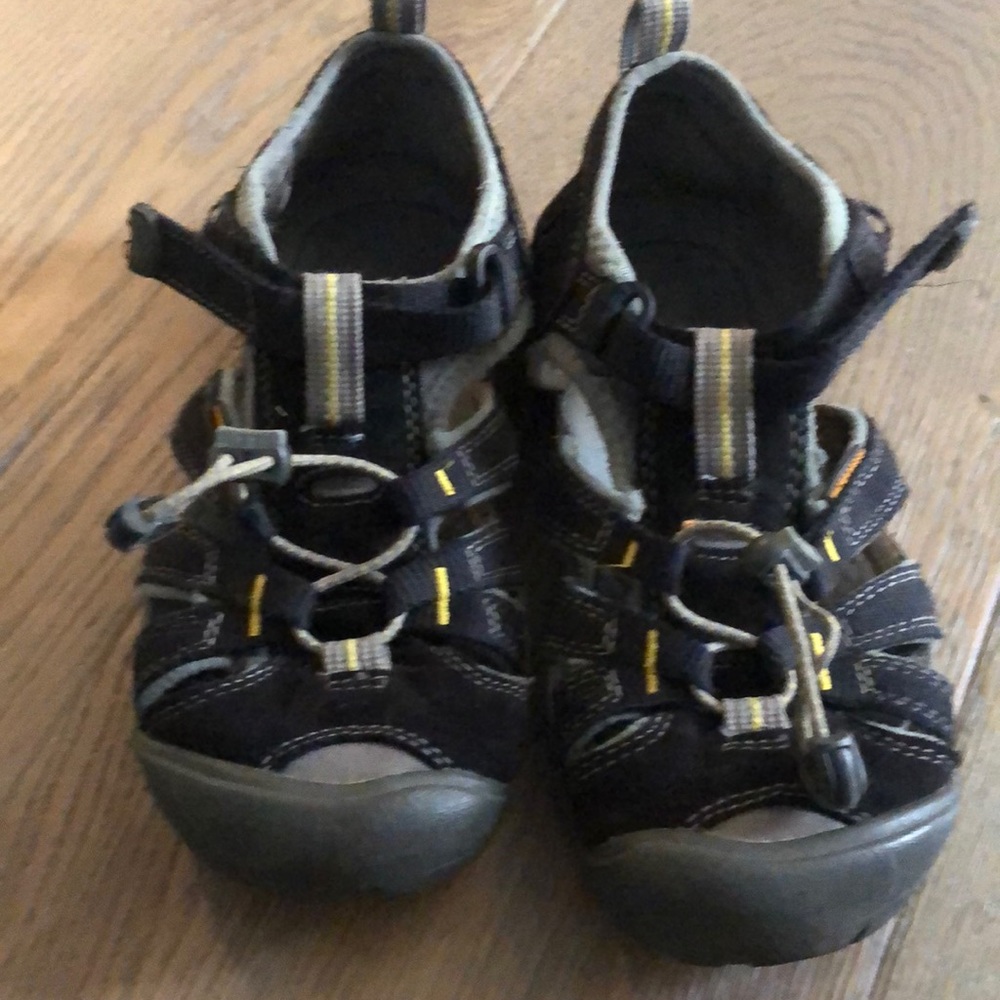 Keen water sandals - Boys size 2